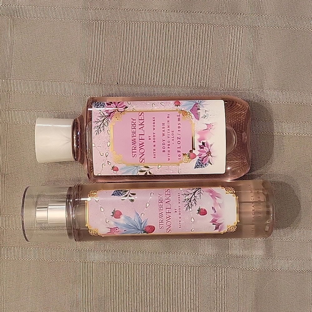 NWT Bath & Body Strawberry Snowflakes